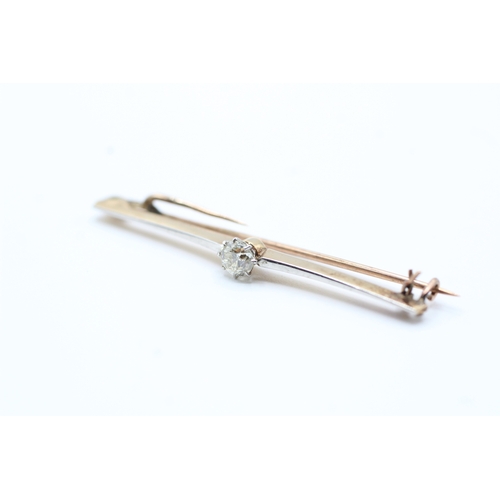 102 - 15ct gold & platinum old cut diamond single stone bar brooch with 9ct pin (2.5g) Size P