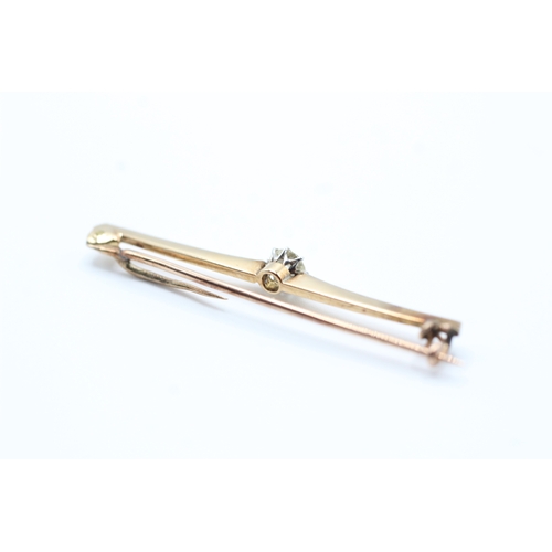 102 - 15ct gold & platinum old cut diamond single stone bar brooch with 9ct pin (2.5g) Size P