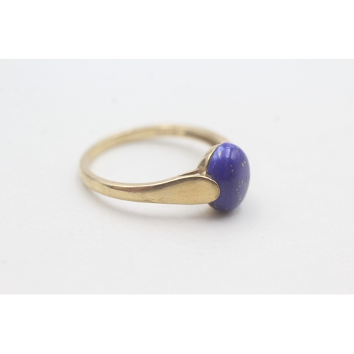 105 - 9ct gold cabochon cut lapis lazuli dress ring (2.9g) Size U