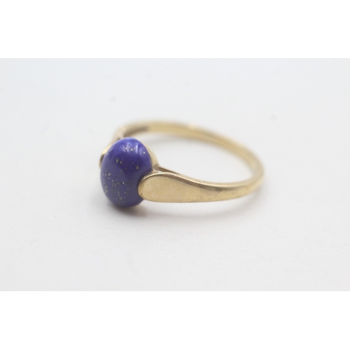 105 - 9ct gold cabochon cut lapis lazuli dress ring (2.9g) Size U