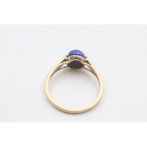 105 - 9ct gold cabochon cut lapis lazuli dress ring (2.9g) Size U