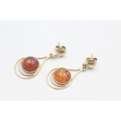 11 - 9ct gold and amber drop stud earrings (3.6g)