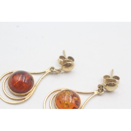 11 - 9ct gold and amber drop stud earrings (3.6g)