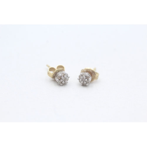 122 - 18ct gold diamond stud earrings (0.9g)