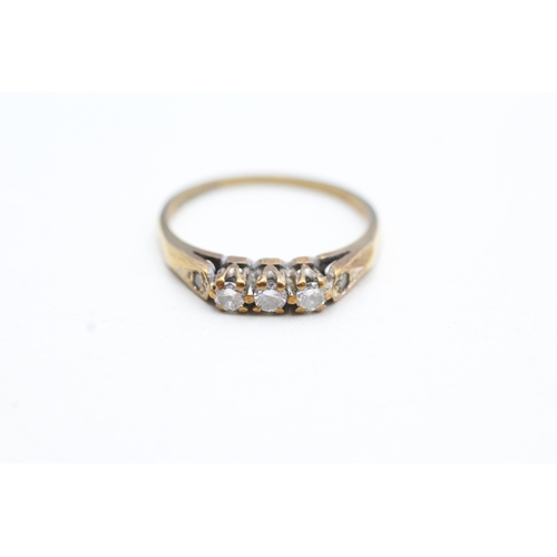 125 - 9ct gold diamond trilogy ring (1.8g) Size O 1/2