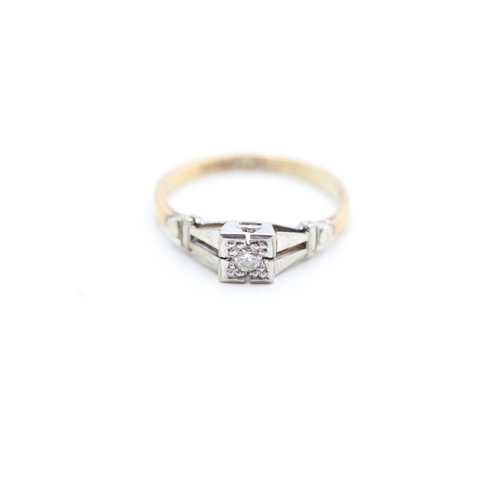 126 - 9ct gold & platinum diamond solitaire ring (1.8g) Size M