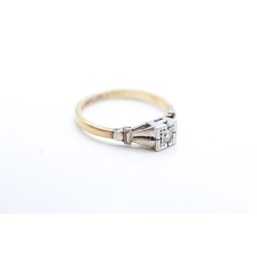 126 - 9ct gold & platinum diamond solitaire ring (1.8g) Size M