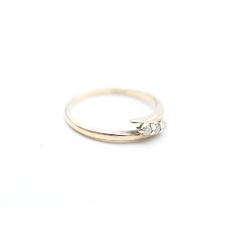 131 - 9ct gold diamond set delicate trilogy bypass ring (1.4g) Size L