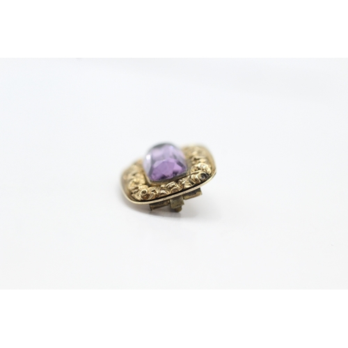 132 - 9ct gold antique foiled back amethyst brooch (2.6g)