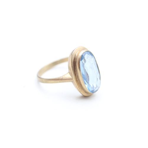 134 - 9ct gold vintage blue gemstone dress ring (4.1g) Size P