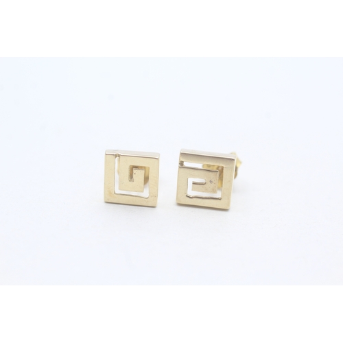 136 - 14ct gold Greek key stud earrings (2.1g)