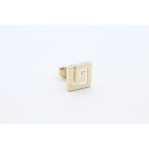 136 - 14ct gold Greek key stud earrings (2.1g)