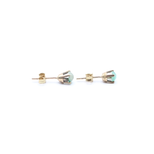 137 - 9ct gold cabochon cut green gemstone stud earrings (1g)