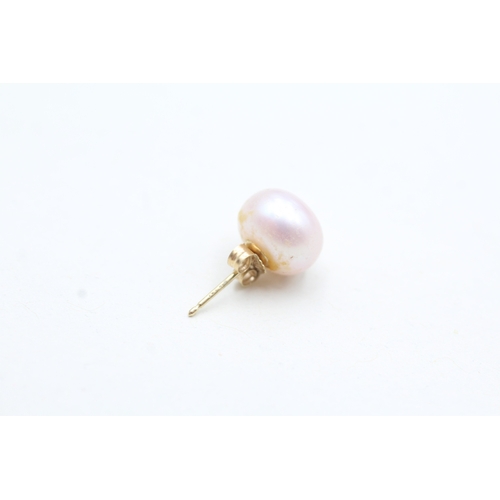 143 - 14ct gold cultured pearl stud earrings (2.2g)