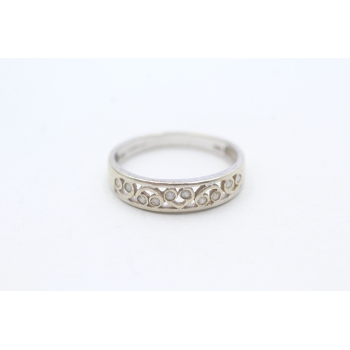 147 - 9ct gold flush set diamond ring (1.8g) Size N