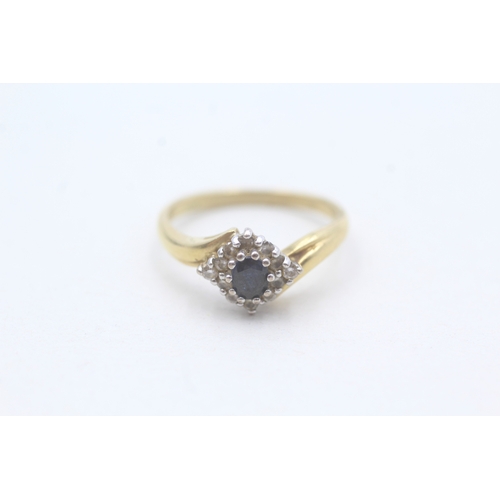 15 - 18ct gold diamond and sapphire ring (3.1g) Size J