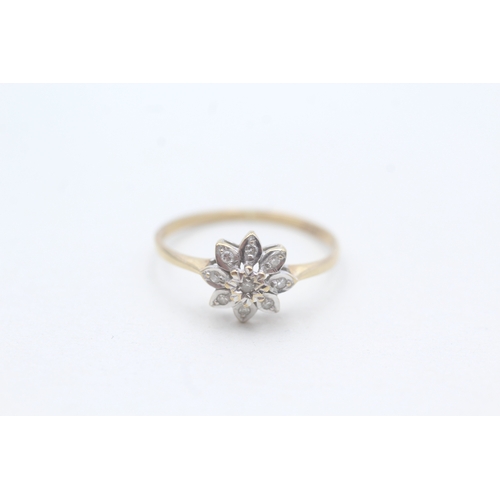 156 - 9ct gold diamond flower set ring (1.1g) Size L 1/2