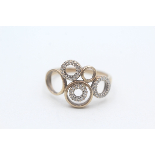 160 - 9ct gold diamond ring with circle detailing (2.6g) Size P