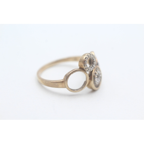 160 - 9ct gold diamond ring with circle detailing (2.6g) Size P