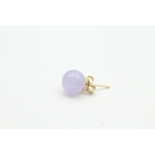 161 - 14ct gold lavender jadeite sphere stud earrings (2.1g)