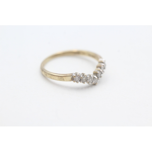 162 - 9ct gold diamond chevron ring, TDW 0.25 (1.6g) Size O