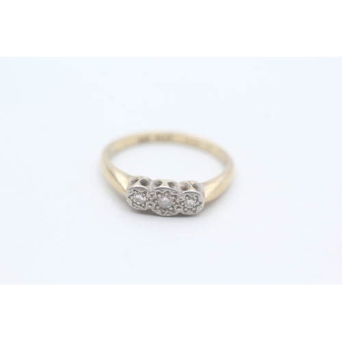 169 - 9ct gold and platinum three stone diamond ring (2.5g) Size O