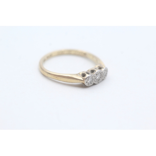 169 - 9ct gold and platinum three stone diamond ring (2.5g) Size O