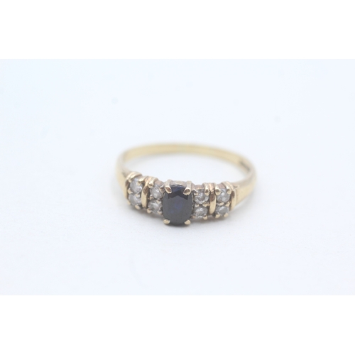 171 - 9ct gold sapphire and diamond ring (2.3g) Size P