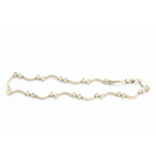 187 - 9ct gold and diamond bracelet (7.1g)