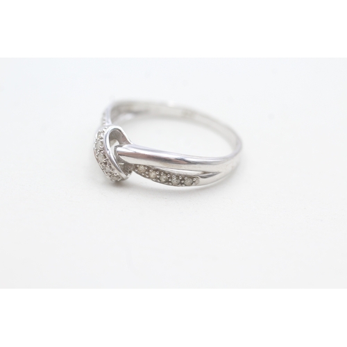 192 - 9ct white gold diamond twist ribbon ring (1.8g) Size Q