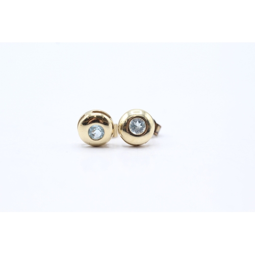 197 - 2 x 9ct gold blue gemstone stud earrings (2g)