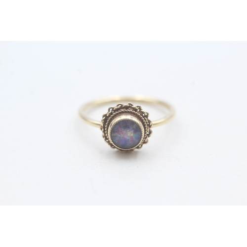 212 - 9ct gold opal triplet single stone ring (1.7g) Size M