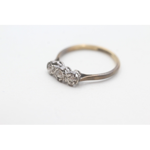 213 - 9ct gold diamond trilogy ring (1.9g) Size O