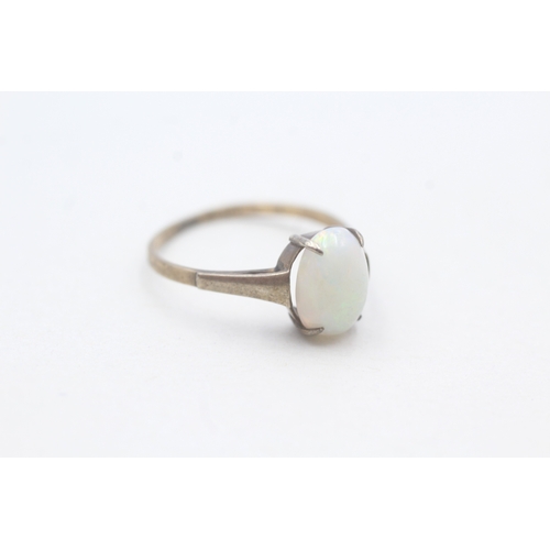 215 - 9ct gold opal single stone ring (1.4g) Size M 1/2