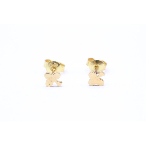 217 - 18ct gold club symbol stud earrings with 9ct gold backs (0.8g)