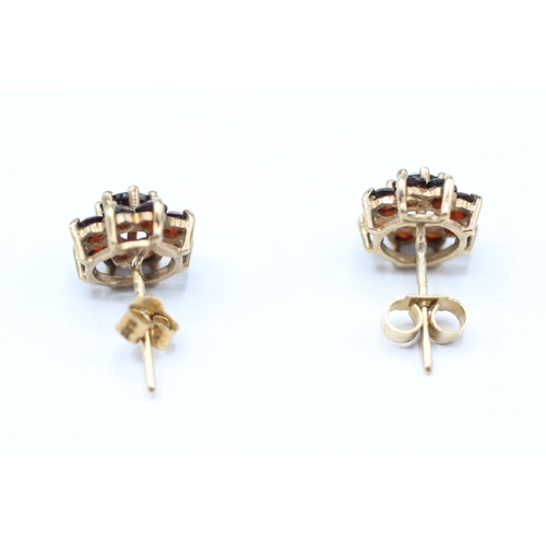 220 - 9ct gold garnet cluster earrings (2.3g)