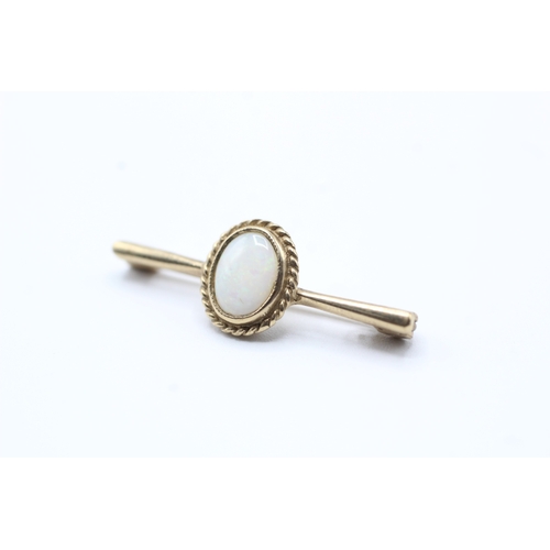 221 - 9ct gold opal brooch (1.8g)