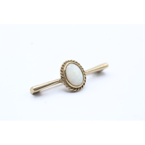 221 - 9ct gold opal brooch (1.8g)