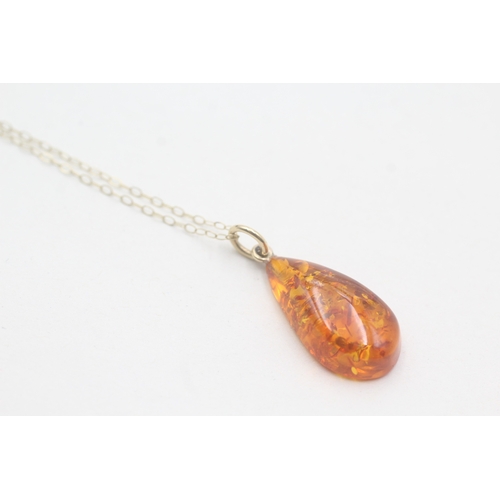 222 - 9ct gold amber pendant necklace (1.6g)