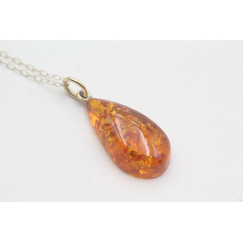 222 - 9ct gold amber pendant necklace (1.6g)