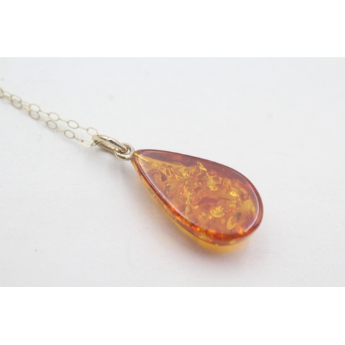 222 - 9ct gold amber pendant necklace (1.6g)