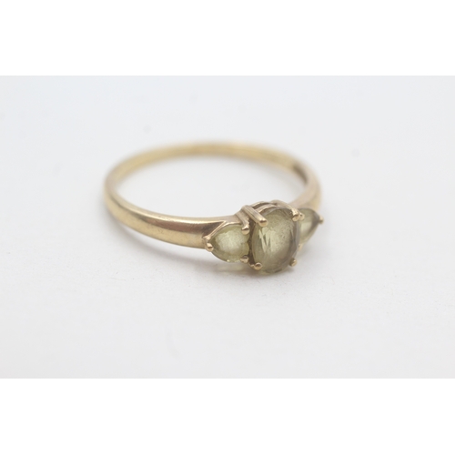 24 - 9ct gold citrine three stone ring (1.9g) Size V 1/2