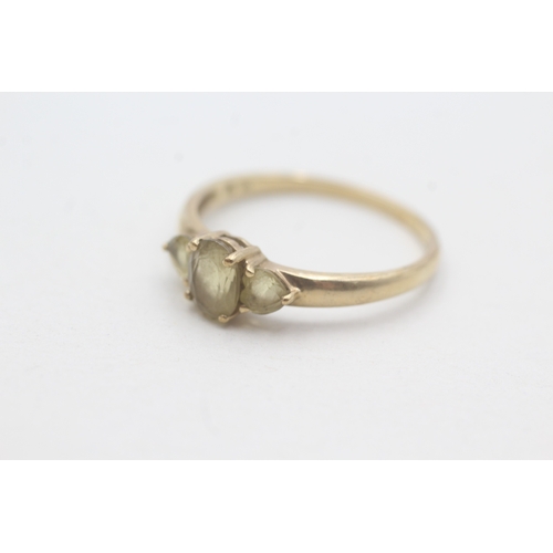 24 - 9ct gold citrine three stone ring (1.9g) Size V 1/2