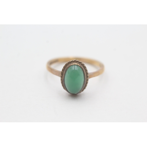 30 - 9ct gold vintage cabochon cut chrysoprase dress ring (2.5g) Size P