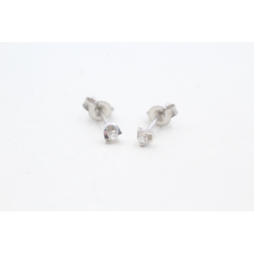 33 - 9ct gold single diamond stud earrings (0.4g)