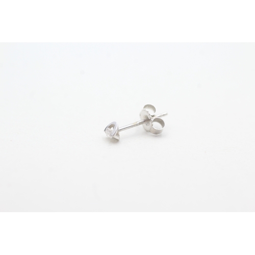 33 - 9ct gold single diamond stud earrings (0.4g)