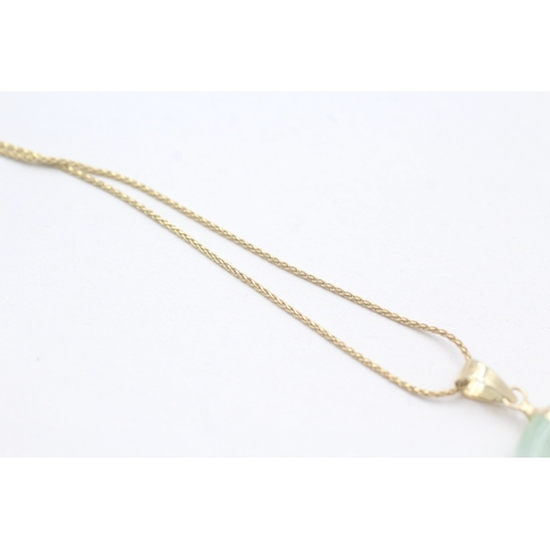 35 - 14ct gold jade pendant on chain (3.7g)