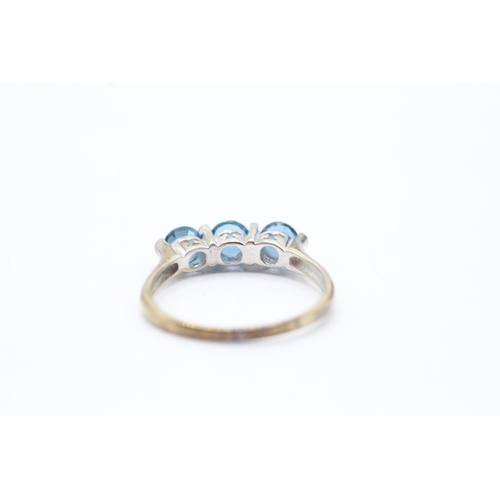 37 - 9ct gold London blue topaz set trilogy ring (3.3g) Size T