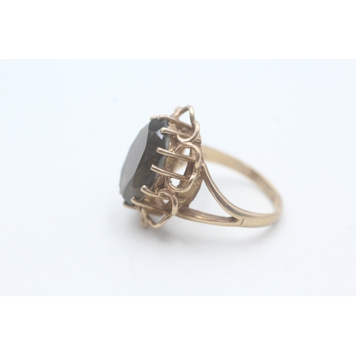 41 - 9ct gold smoky quartz cocktail ring (4.6g) Size L