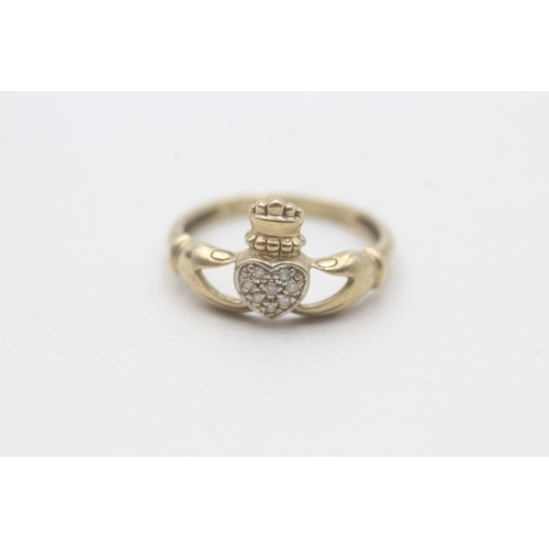 43 - 9ct gold vintage diamond Claddagh ring (2g) Size N